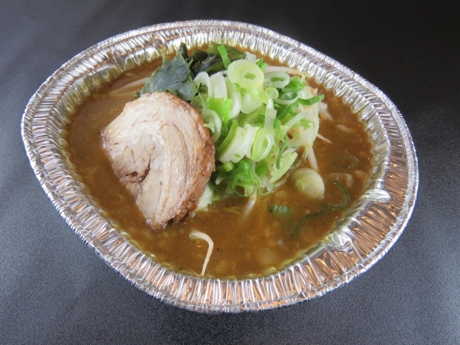 「カップ麺のカレーラーメン絶賛販売中！」