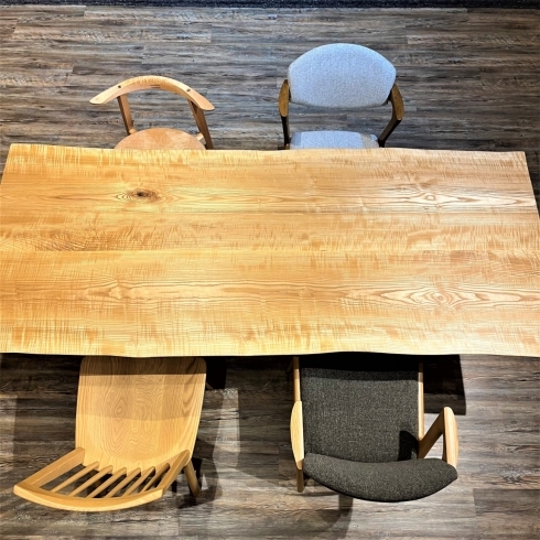 「[北海道の職人製作のダイニングテーブル]のご紹介。一枚板テーブル、無垢のテーブル、ダイニングテーブルのご紹介。札幌市清田区の家具の店、Ties interior。」