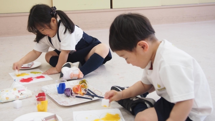 「幼児さんが夢中！英語を話しながら個性豊かなクラフト作成！　西葛西の子ども英語教室 英会話　英語リトミック」