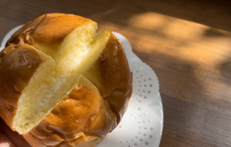 バターがよ〜く染み込んでいます「カフェラ・ルーチェ ランチ ハンバーグ パスタ オムライス デザート ふかふかパン」