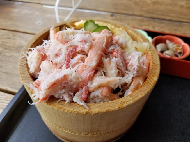 カニてんこもり！「海鮮丼、お刺身、カニちらし✨日本海を一望できる『番屋』✨」