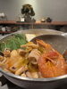 イカ🦑タコ🐙エビ🦐モツ🐃がたっぷり❣️「まだまだ寒い夜の苫小牧🍲海鮮キムチ鍋なんていかがでしょ？❤️✨」