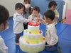 フルーツをいっぱいかざったよ！「今日は4月のお誕生日会がありました。」
