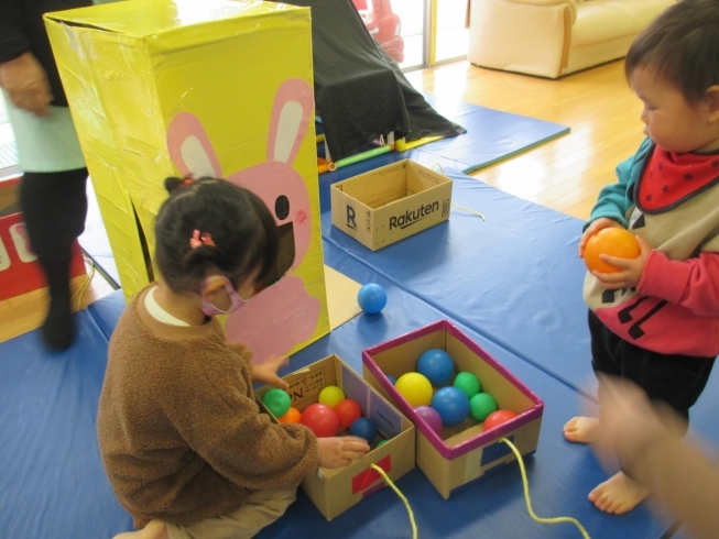 うさぎさんのお口に「どうぞ♡」「2月の「たまて箱」がありました！」