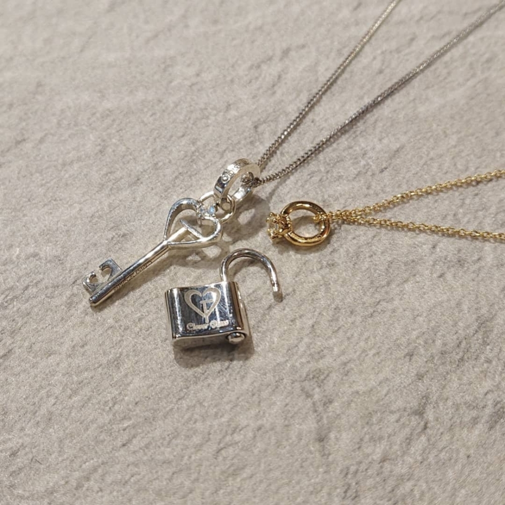 南京錠チャームでオシャレにアレンジ