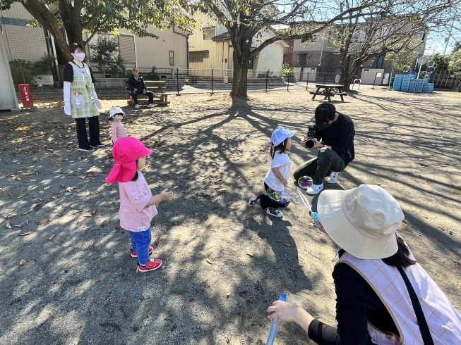 「シャボン玉ふわふわ〜🧼」