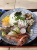 ちょうどいい海鮮丼1,800円「6/6(土)本日の「やりすぎ海鮮丼」と「ちょうどいい海鮮丼」🐟✨」