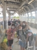 八戸駅にて新幹線を待っている団員「最終日！！」