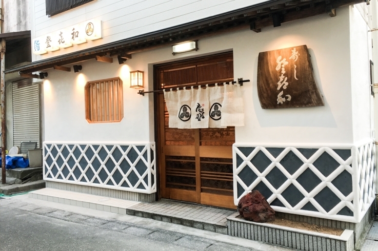 「鮨 登喜和」老舗の伝統はそのままに。新・カウンターで創意溢れる寿司を。
