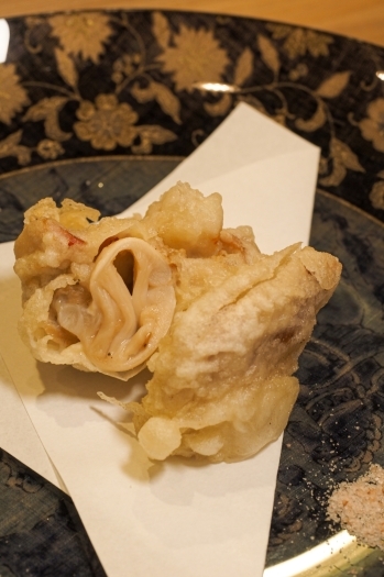 「ほっき貝の天ぷら」は塩でお召し上がりください「海鮮・鮨 みね」