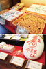お祝いごとに赤飯や一升餅、紅白饅頭もございます。「こころ菓子ほそや 本町店」