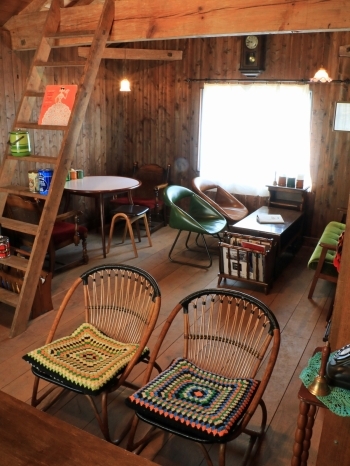 近くに古くからある蔵を改装したカフェもあります「立川印刷所」