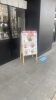 食欲をそそるメニュー看板「元祖油堂 油そば エキア越谷店の油そばCトッピング特盛と辛味噌油そばをご紹介」