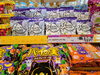 「ハロウィン特設売場が登場！にぎやかな限定お菓子が勢ぞろいしました」