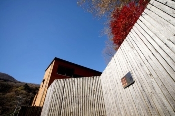 限られた空間・現代建築の8室だけの宿です。「ONSEN RYOKAN 山喜」