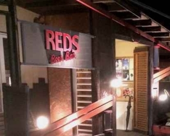 隣接するアメリカン・ビール・バー
REDS「割烹 錦鮨」