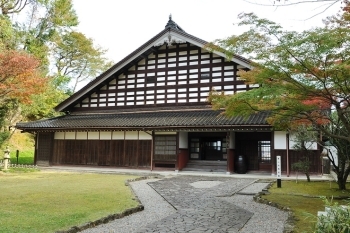 国登録有形文化財の陶芸館「富山市民俗民芸村」