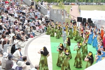 野外劇場を利用したイベントの様子「富岩運河環水公園」