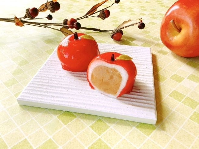 林檎餅…320円「【店舗イベントのお知らせ】りんご、かぼちゃ、お芋など…秋の素材を使った和洋菓子を期間限定で販売致します。」
