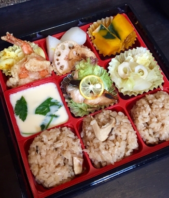 なのな美健弁当：700円～。※写真は特別弁当：1000円。「土井勝家庭料理ラボラトリー」