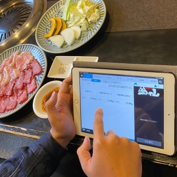 ご注文はタブレット端末で。他の方との接触を最小限に抑えます。「焼肉金山 新見店」