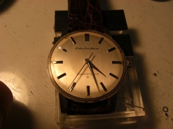 セイコー・ロードマーベル
25石の手巻式。1950年代製。「あさじ時計店」
