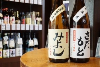 店主監修の日本酒もございます。ご賞味ください。「酒の及川」