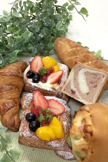 惣菜パンやデザートタイムのフルーツパン「手づくりパン工房 Ichiyu」