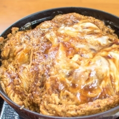 とろっとろのカツ丼　『かみや』のランチ　【武雄市】