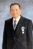 保護司としての長年の活動で藍綬褒章を受章した
社長　本　正治「有限会社 本石材店」