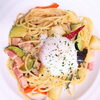 ベーコンと夏野菜の温玉オイル「Colorful.JP８月Newパスタ」