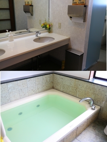 上）パネルヒーター設置の手洗い場
下）美肌と健康に超軟水風呂「笹屋旅館」