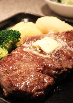「ステーキ マドンナ」良質な牛肉の味をご堪能ください！