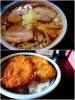 上　節系しょうゆラーメン
下　ミニたれカツ丼（甘辛い醤油ダレ）「麺＆ダイニング 坂新」