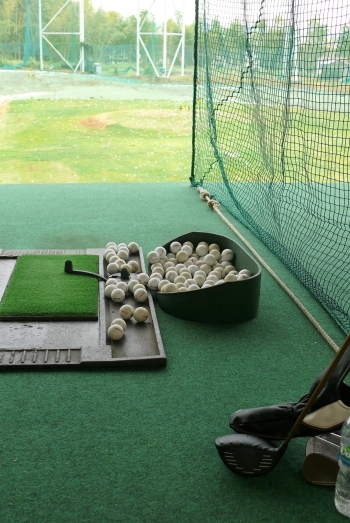 打席は広くゆったりとしたスペースで伸び伸び練習できます「向陽ゴルフセンター」