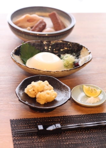 おでん、お豆腐、白子の天ぷら。「和食堂 穰（ゆたか）」