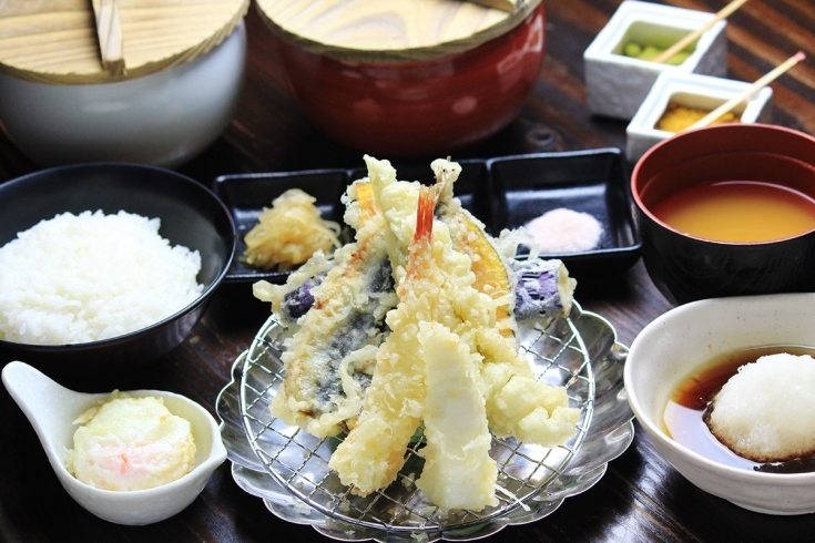 「揚げたて天ぷら ころも」アツアツ揚げたての天ぷらをお手頃価格で楽しめるお店！