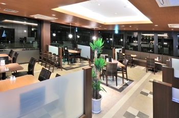 レストランでゆっくりお食事して、運転の疲れを癒してください。「北陸自動車道 有磯海サービスエリア 下り線」