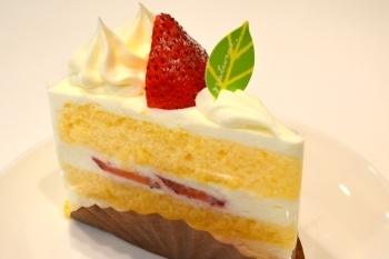 あっさりした生クリームを使用した苺のショートケーキ。「Patisserie Aile Blanche （パティスリーエルブランシュ）」