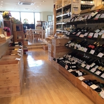 店内は常にワインにとって最高の保存状態をキープしています。「ワインガーデン リブゴーシュ」
