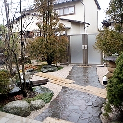 四季の移り変わりを身近に感じられる庭園「松井造園デザイン」