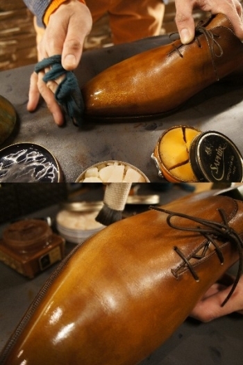 ブラシで汚れを落とし、靴に合う方法で磨いていきます。「Rieto Brio Shoeshine＆repair salon」