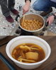 《玉こんにゃく》と、シメの《カレーうどん》「長井の河川敷で行われた【置賜一の芋煮会】に伺いました！」
