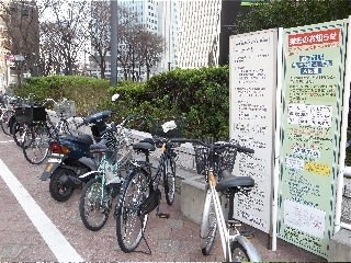「都庁前駅自転車駐輪場」都庁前駅すぐの自転車等整理区画