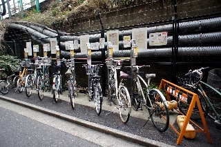 「新宿西口駅自転車等駐輪場」新宿西口駅すぐの自転車等駐輪場