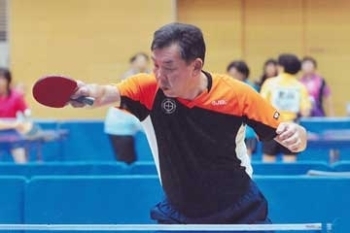 全日本卓球選手権で活躍する横山コーチは「横山教室」でおなじみ「倉田卓球センター」