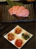 上）上ロース　1,390円
下）キムチ盛り合わせ　740円「焼肉ホルモン10（JYU）」