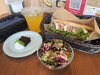リッチなランチタイム✨「見た目のインパクト抜群！ワンハンドで味わうご褒美サンドイッチ＆特製REDバーガー！限定ノベルティもゲット🔥」