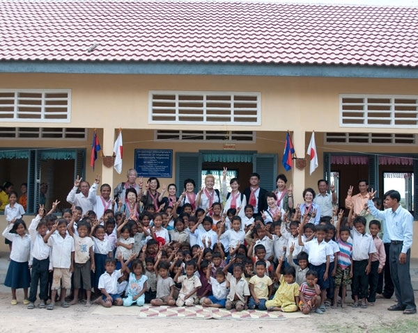 活動を通して寄付された募金が集まり、2009年10月には念願のカンボジアの小学校が開校しました！！