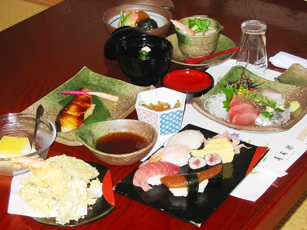 「寿司・割烹・ふぐ 寿司勝」家族・親戚・友人同士の宴席に、伝統の握り寿司はいかがですか？